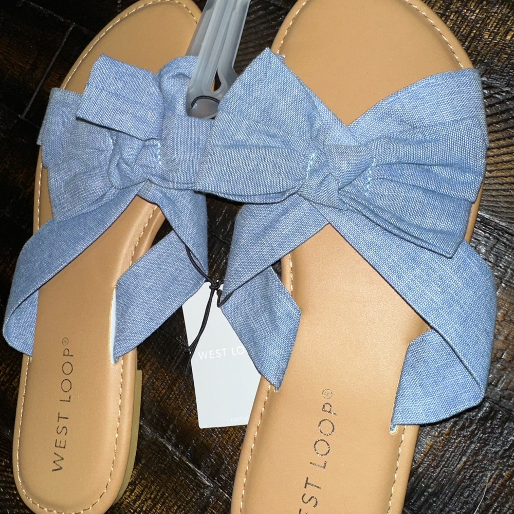 West Loop Woman’s Size M 7/8 Flat Sandals W/Denim Blue Knot Bow NWT - Picture 2 of 4